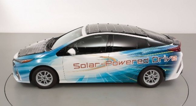 Prius Prime-ს Toyota მზის პანელებით დაფარავს, რომლებიც ბატარეებს მართვის დროსაც დამუხტავს