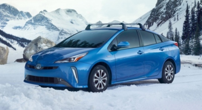 2019 წლის Toyota Prius AWD-e - უმკლავდება თუ არა მოლიპულ გზას?