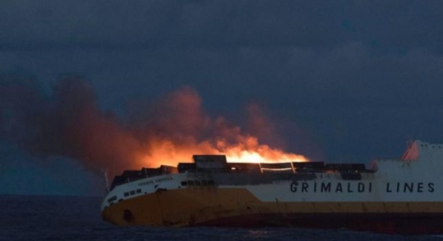 გემი, რომელსაც ახალი Porsche 911 GT2 RS-ები გადაჰქონდა, ჩაიძირა - კომპანია მოდელებს ხელახლა გამოუშვებს