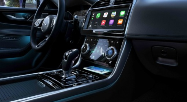 Jaguar-ის დიზაინის ხელმძღვანელს თავის მანქანებში გიგანტური, iPad-ის მსგავსი ეკრანები არ სურს