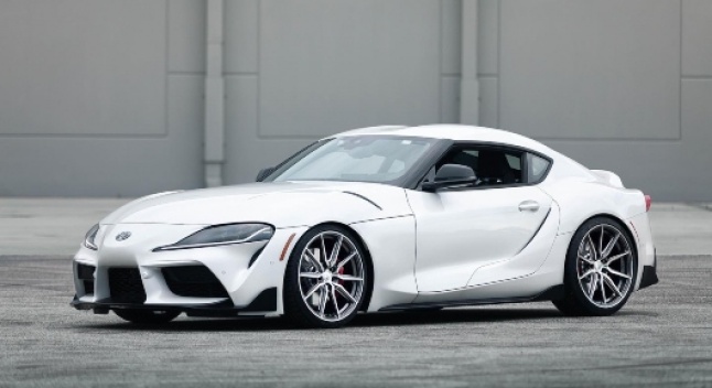 როგორ გამოიყურება 2020 წლის Toyota Supra ახალი თვლებითა და დაბალი საკიდარით